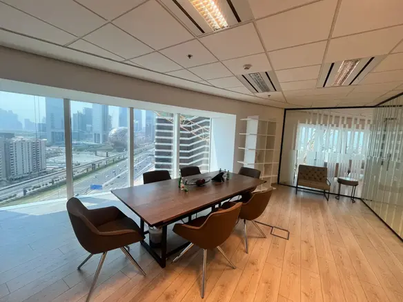 Bureau aménagé | Étage élevé | Vue sur le Musée du Futur – Commerce Dubai (1/8)
