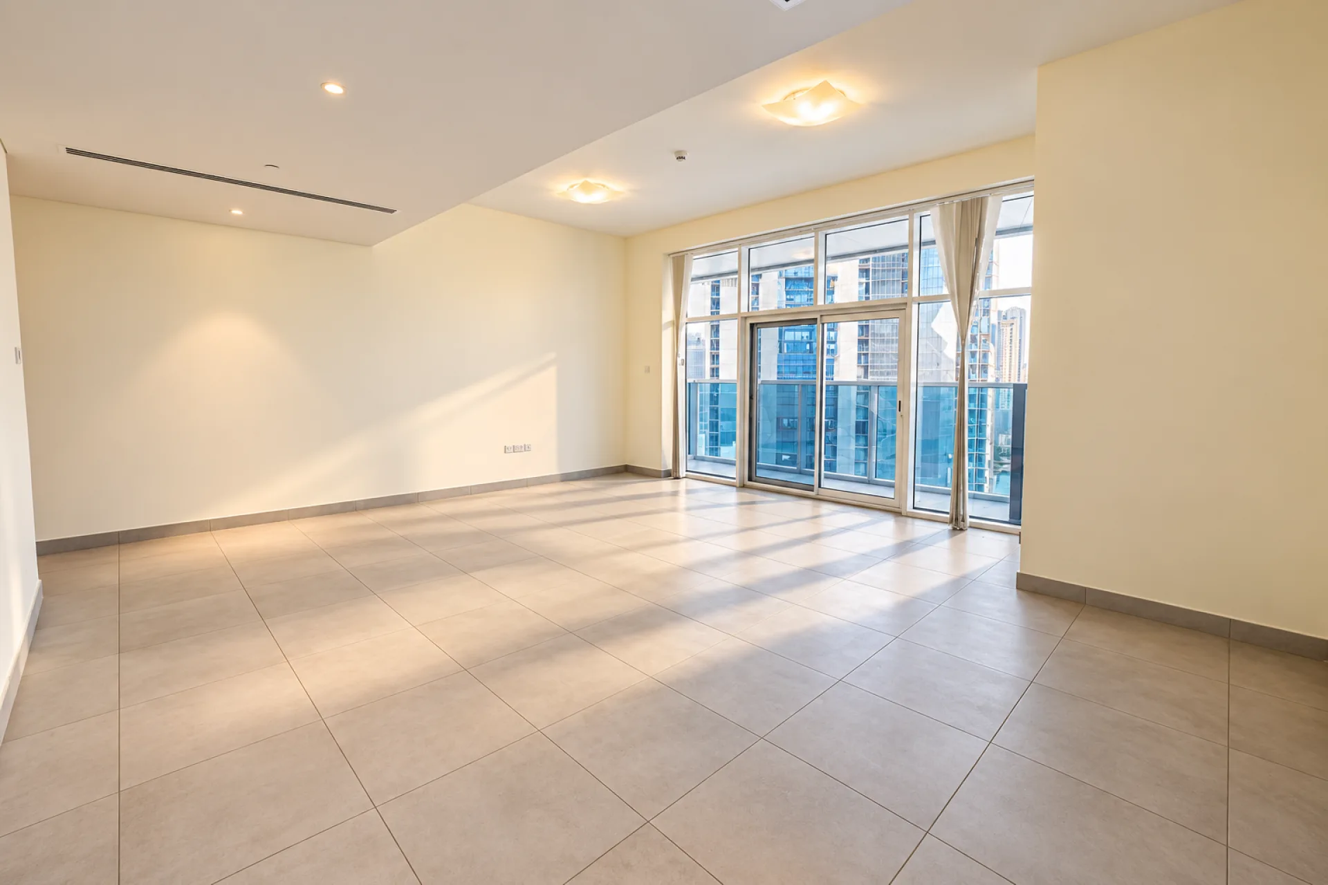 2CH+CHAMBRE DE SERVICE | PLUS GRANDE DISPOSITION | CUISINE ENTIÈREMENT ÉQUIPÉE – Appartement Dubai (3/17)