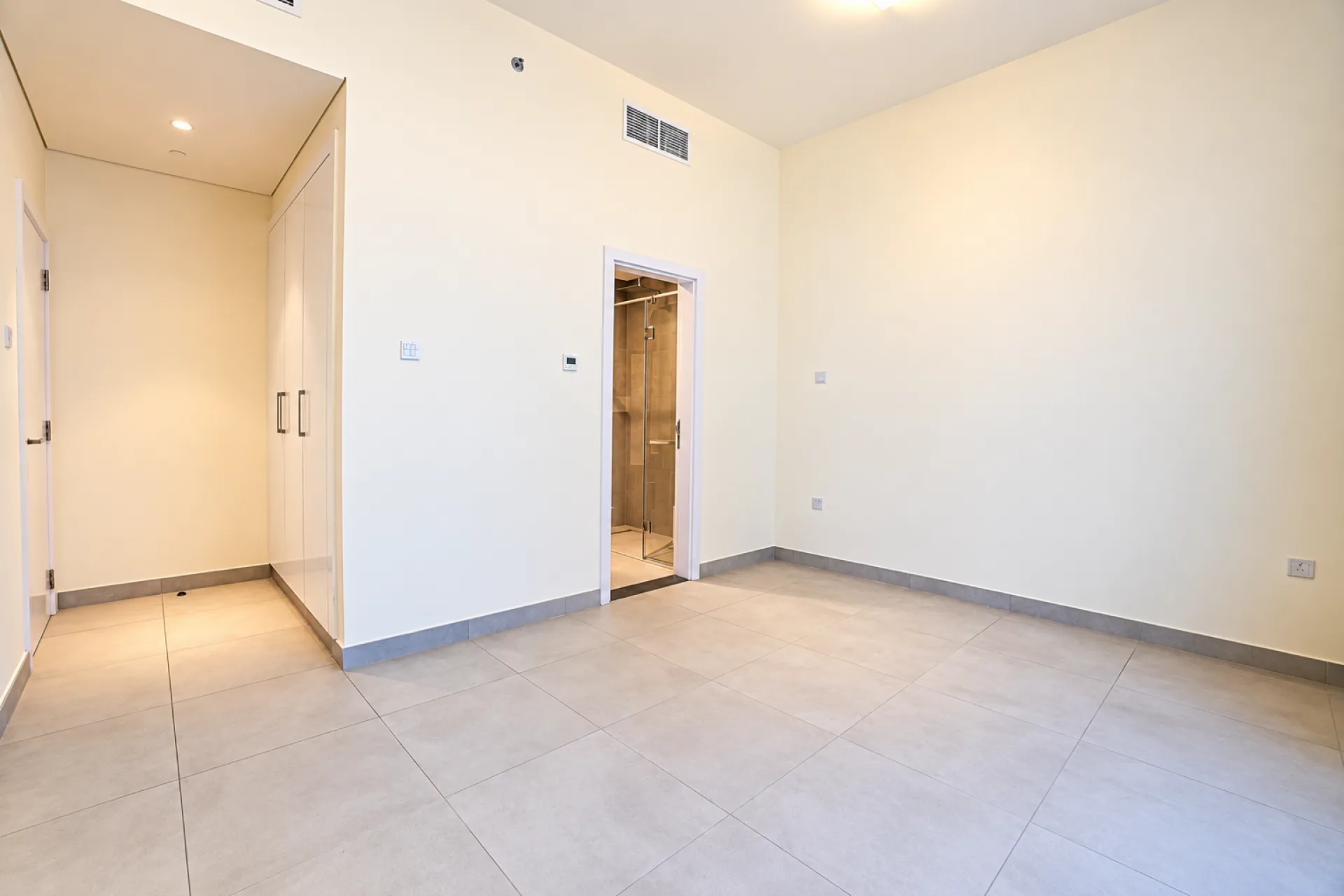 2CH+CHAMBRE DE SERVICE | PLUS GRANDE DISPOSITION | CUISINE ENTIÈREMENT ÉQUIPÉE – Appartement Dubai (9/17)
