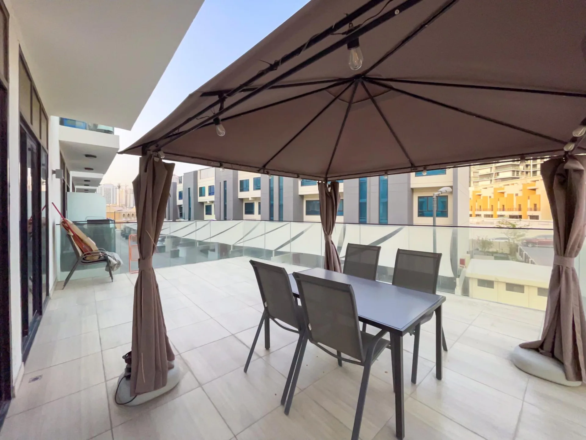 GRAND AGENCEMENT - VACANT - MEUBLÉ – Appartement Dubai (18/30)