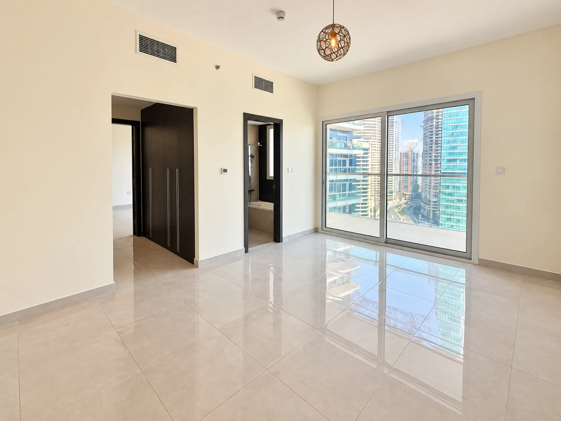 1150708-bright-modern-apartment-with-city-views Emplacement premium | Vie moderne | Réservez maintenant – Appartement Dubai (5/9)