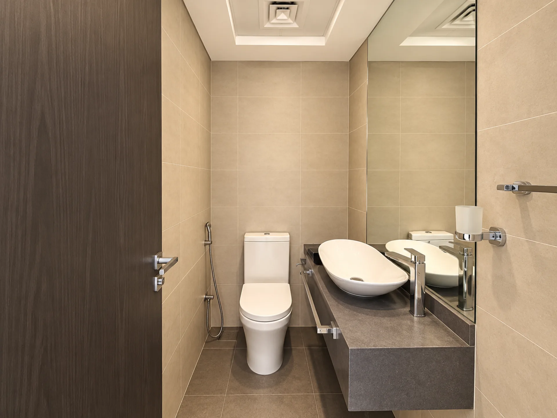 1150714-modern-minimalist-bathroom-interior Emplacement premium | Vie moderne | Réservez maintenant – Appartement Dubai (7/9)