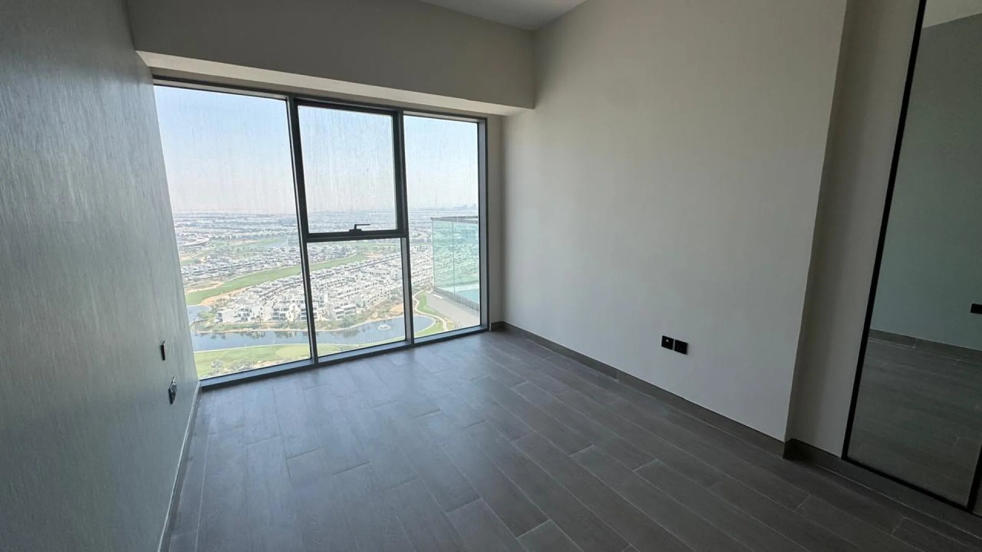 Étage élevé | Loué | Vue imprenable sur le golf – Appartement Dubai (1/14)