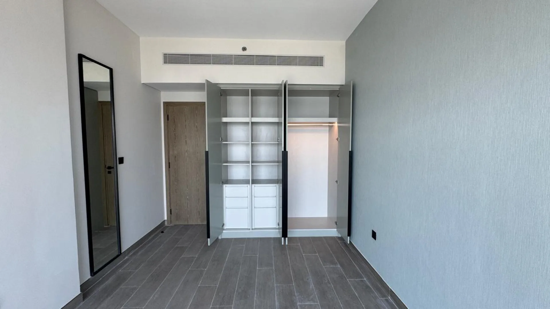 Étage élevé | Loué | Vue imprenable sur le golf – Appartement Dubai (2/14)