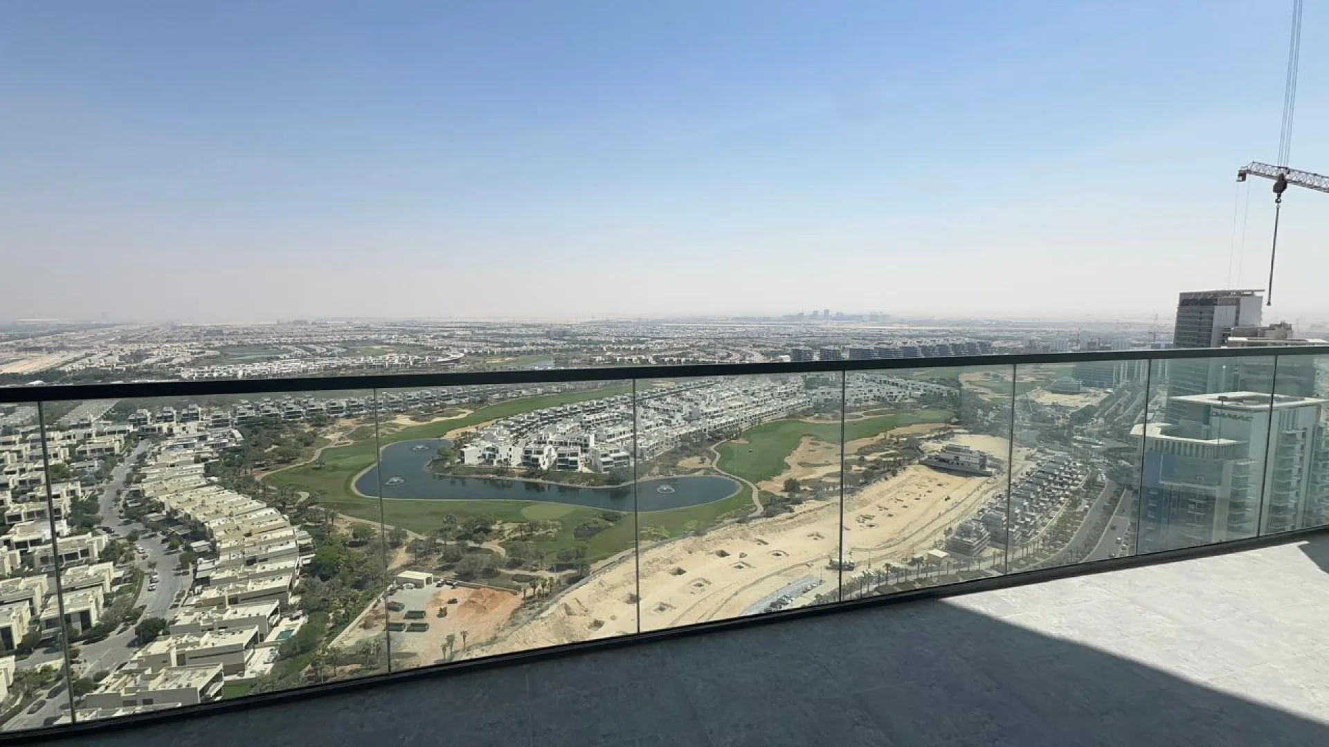 Étage élevé | Loué | Vue imprenable sur le golf – Appartement Dubai (8/14)