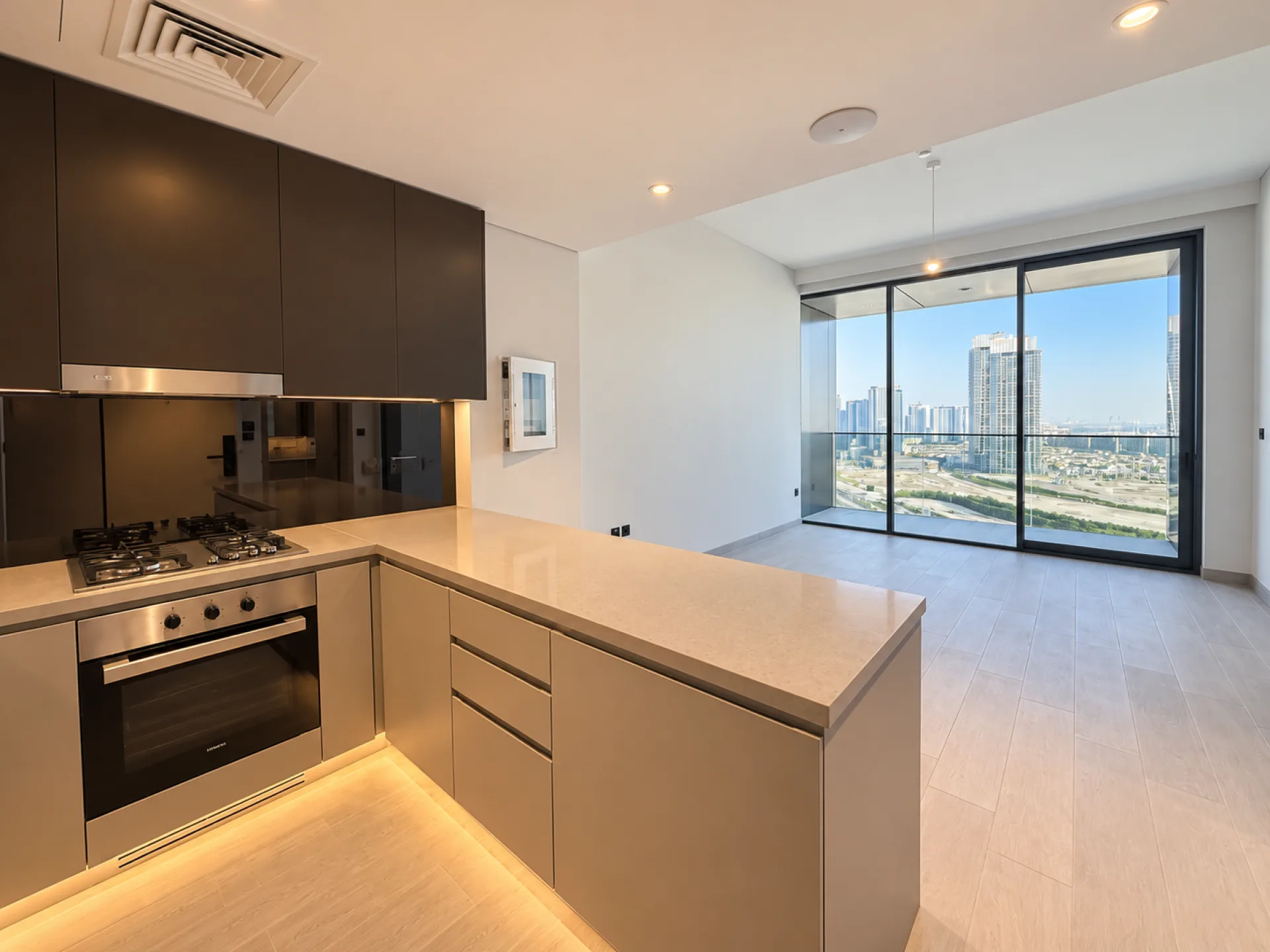 Emplacement premium - Cuisine équipée - Étage élevé – Appartement Dubai (1/13)