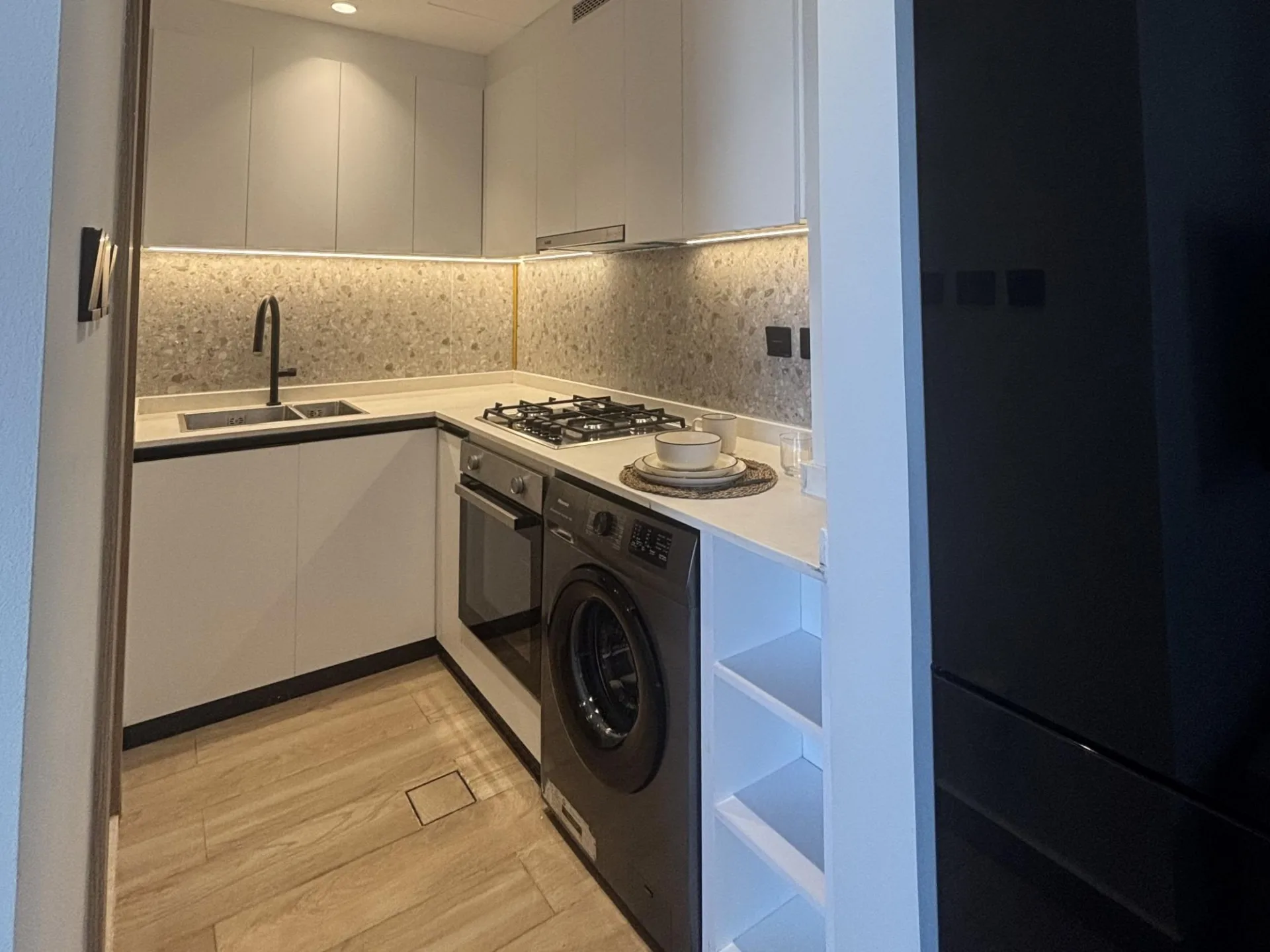 EMPLACEMENT PRIVILÉGIÉ - MEUBLÉ - PRIX ABORDABLE – Appartement Dubai (8/21)