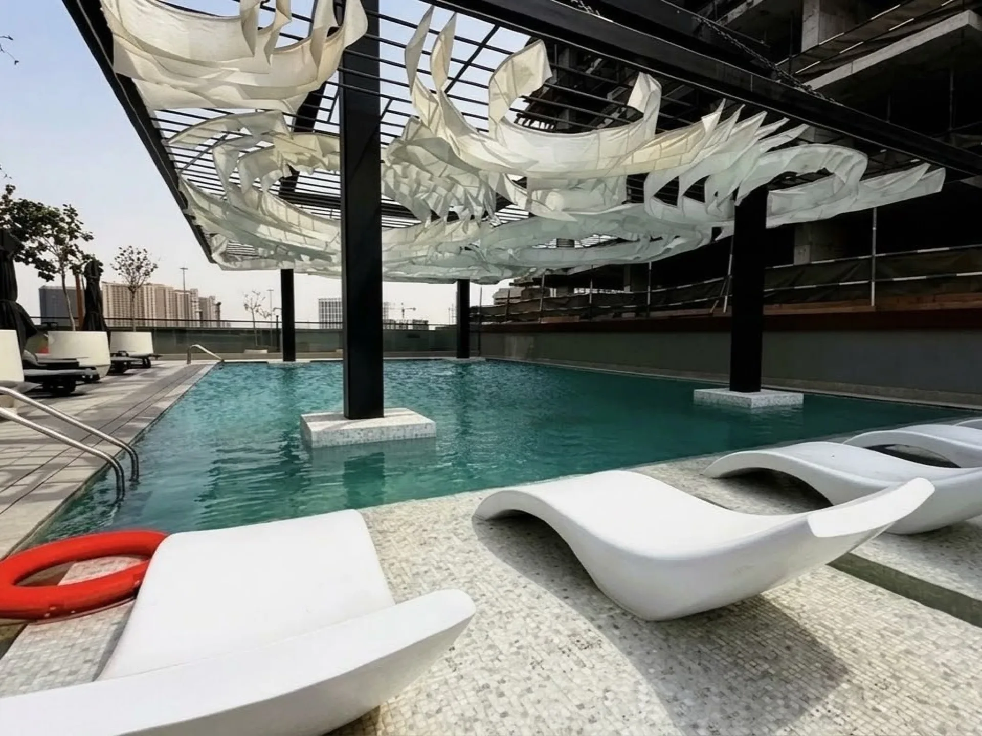 EMPLACEMENT PRIVILÉGIÉ - MEUBLÉ - PRIX ABORDABLE – Appartement Dubai (10/21)