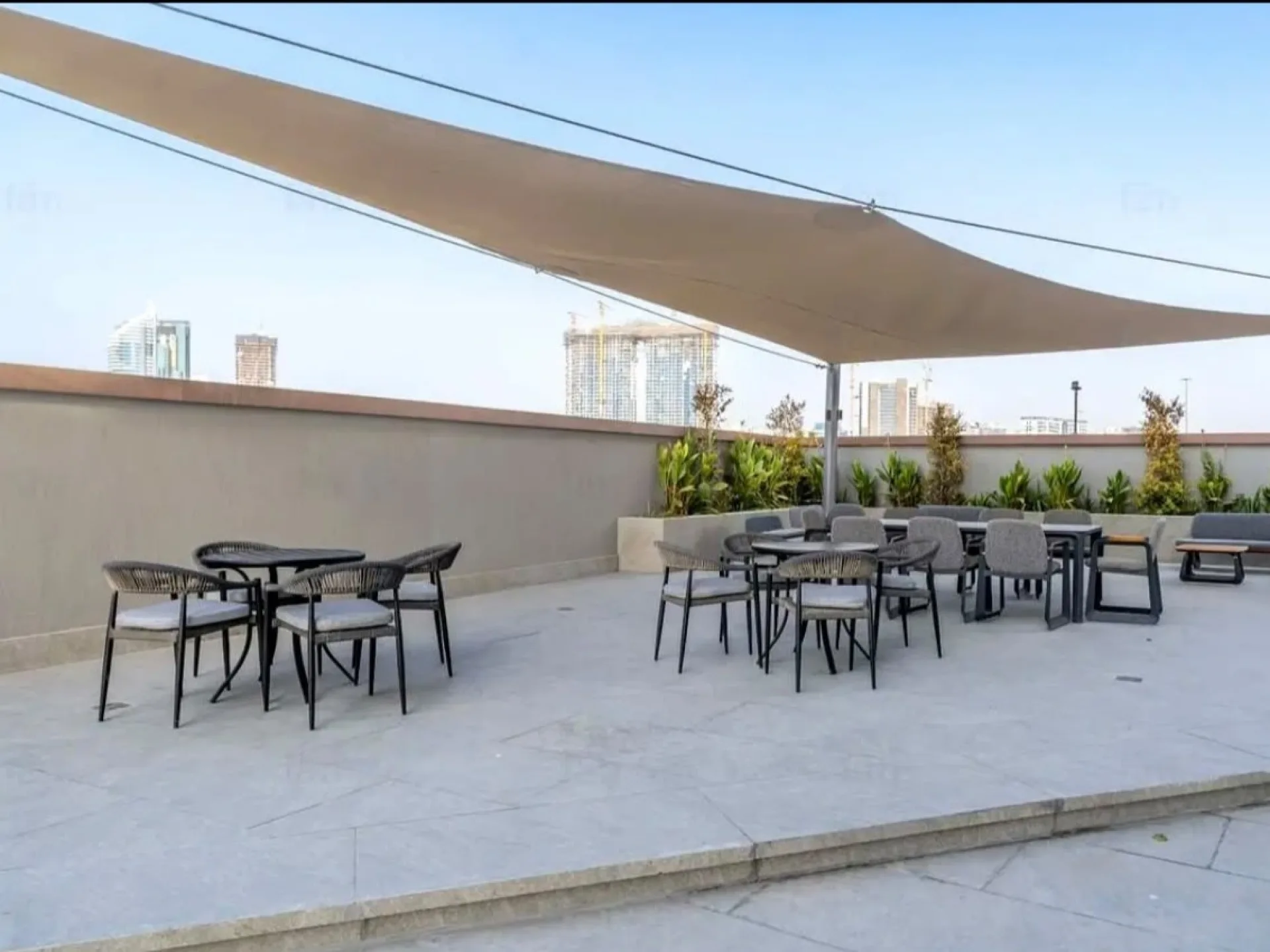 EMPLACEMENT PRIVILÉGIÉ - MEUBLÉ - PRIX ABORDABLE – Appartement Dubai (20/21)