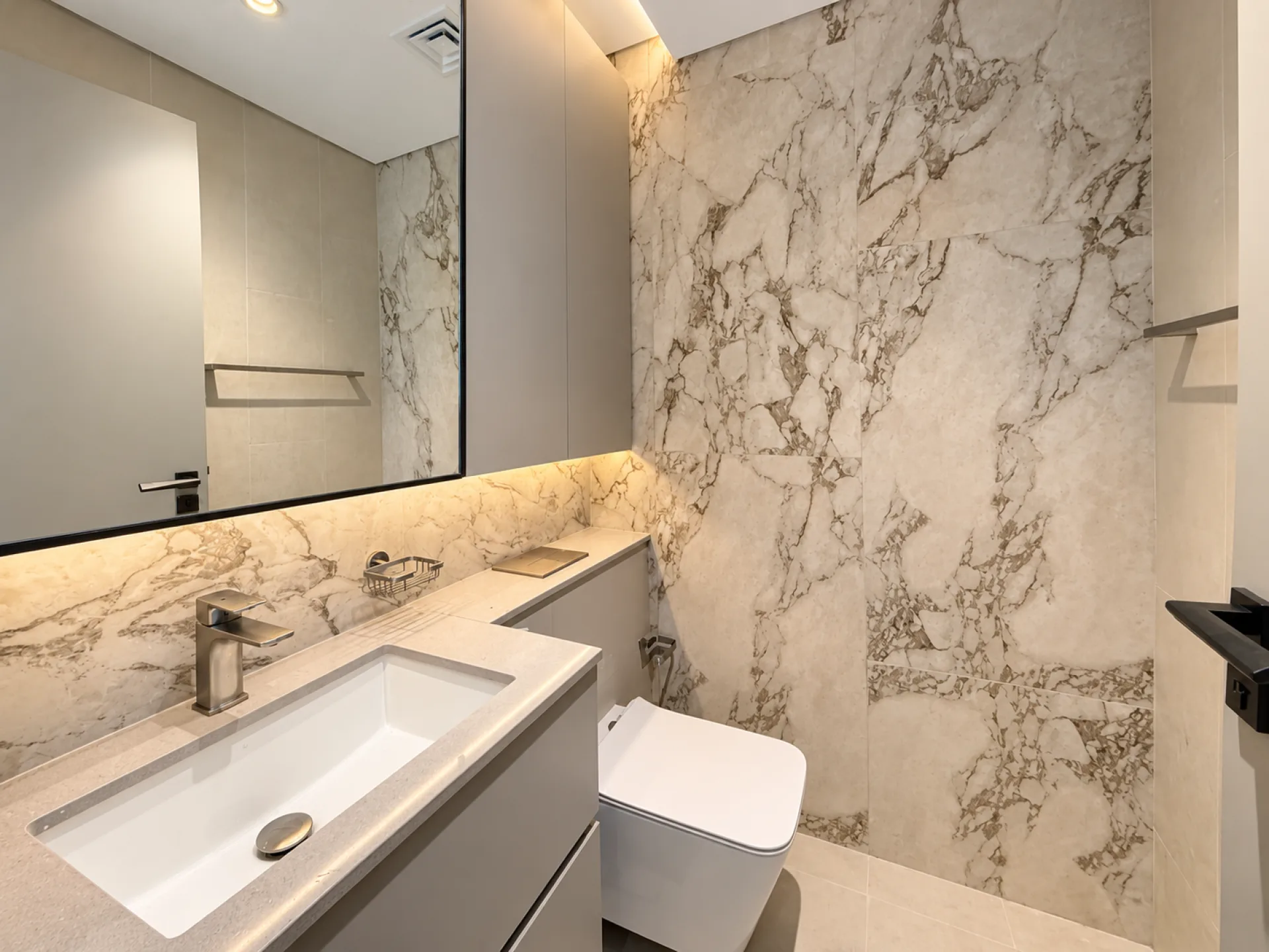 ÉTAGE ÉLEVÉ - FINITIONS HAUT DE GAMME - CUISINE ÉQUIPÉE – Appartement Dubai (6/14)