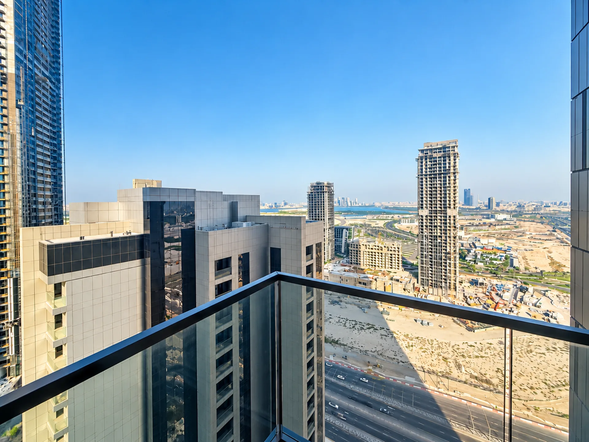 ÉTAGE ÉLEVÉ - FINITIONS HAUT DE GAMME - CUISINE ÉQUIPÉE – Appartement Dubai (8/14)